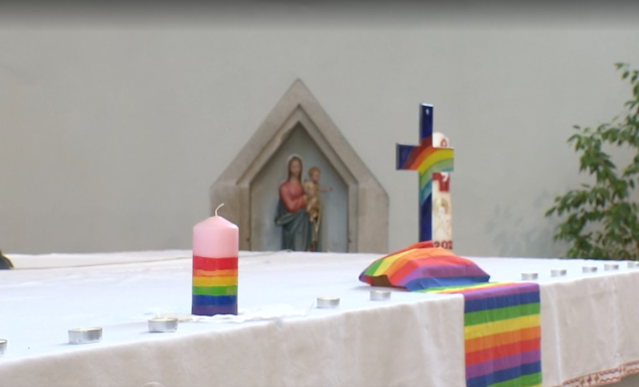A Bolzano una liturgia della Parola Lgbt e "queer" promossa dalla Diocesi. E il vescovo? 1